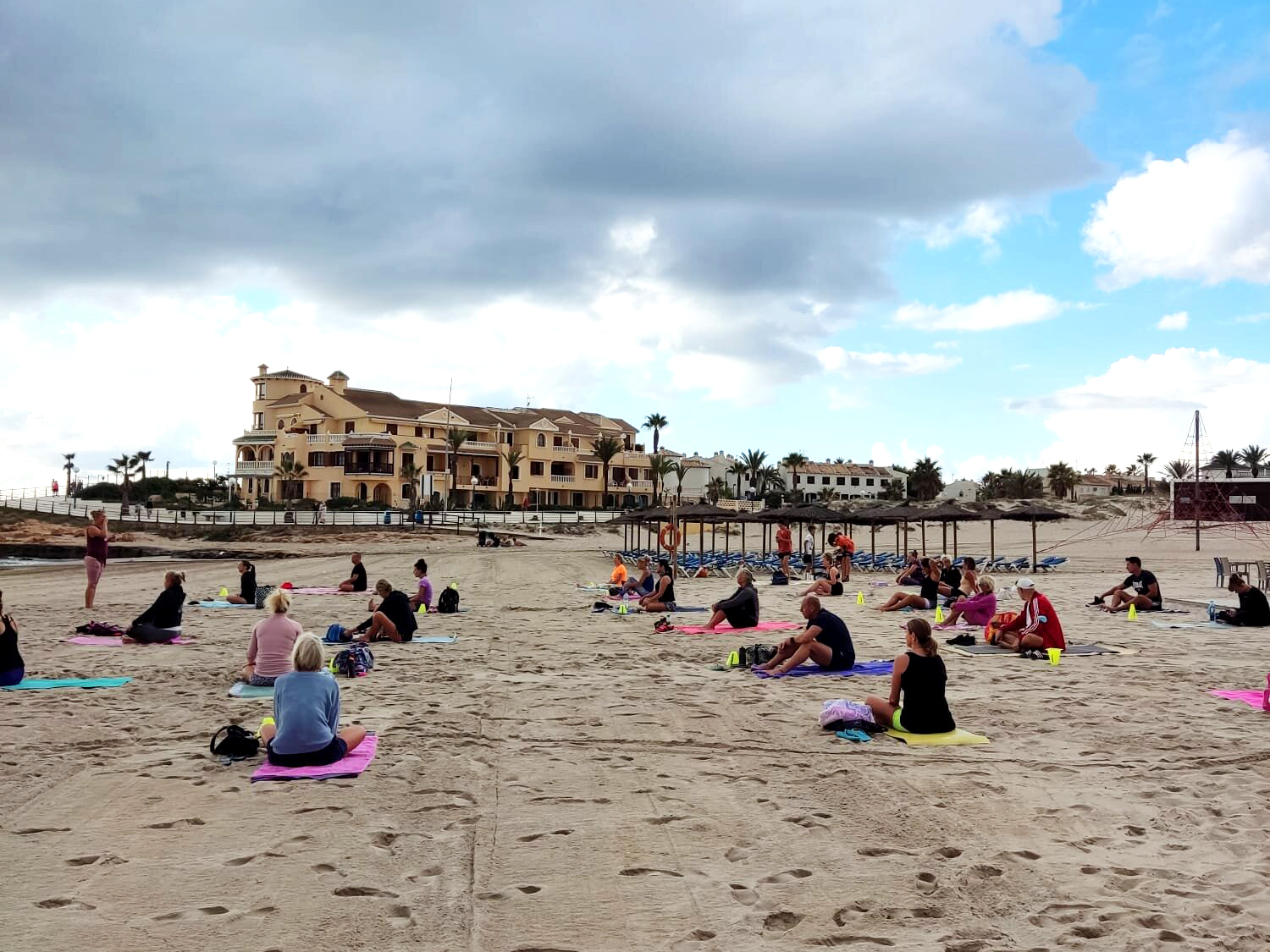 yoga en la playa